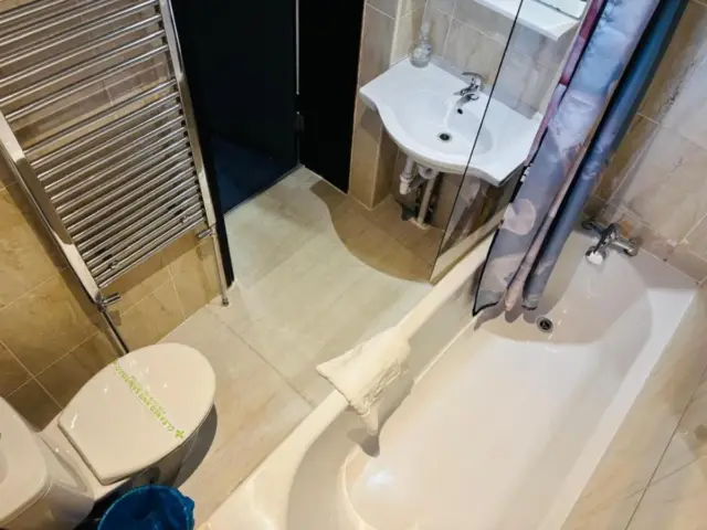 Üç Kişilik Oda - En-Suite Banyolu