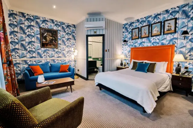 Deluxe Family Room