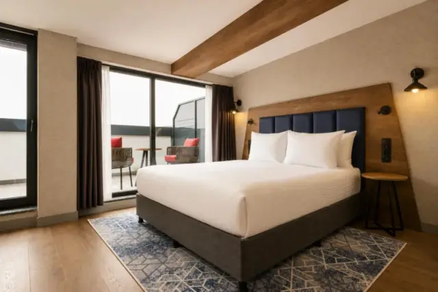 Deluxe Room with Balcony
