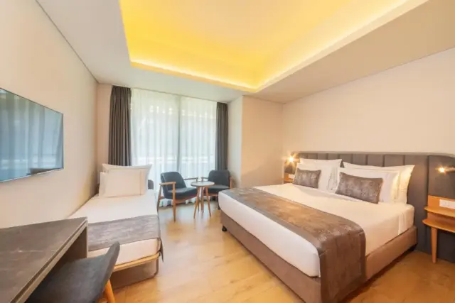 Üç Kişilik Oda - Balkonlu