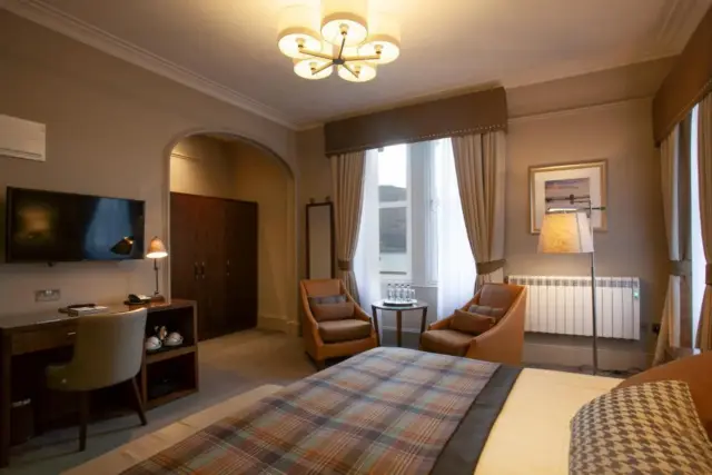 Deluxe Loch View Family Room