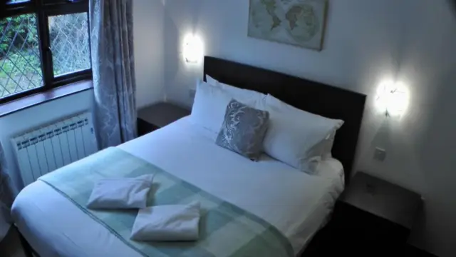 Deluxe Double Room with Shower - The Becket