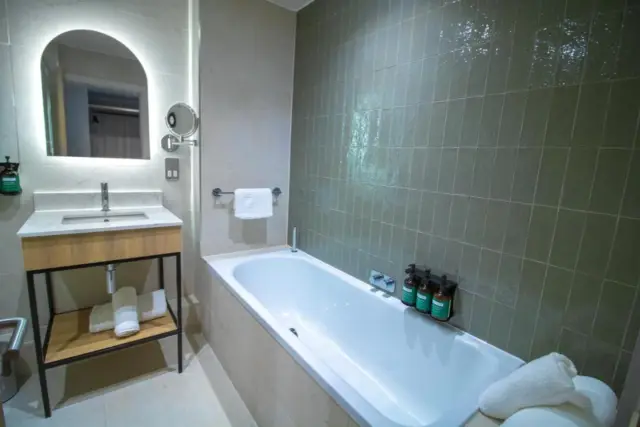 One-Bedroom Suite Separate Bath Walk In Shower