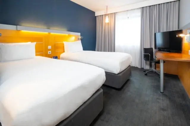 Standard Twin Room with Free Hot Breakfast