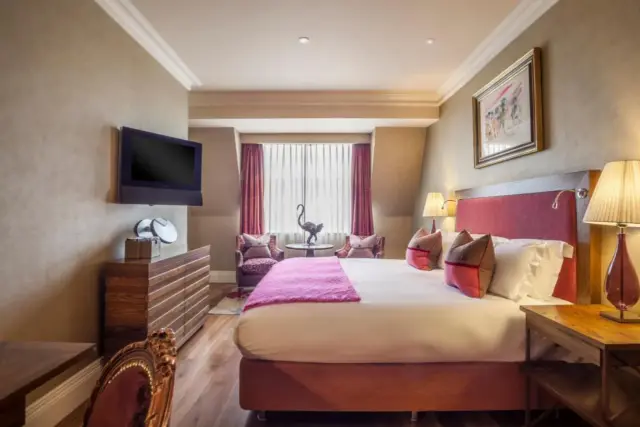 Roseate Classic Room