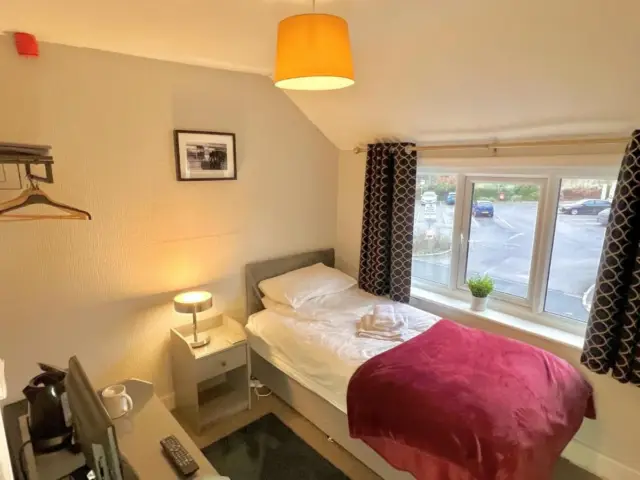 Standart Tek Kişilik Oda - Ortak Banyo