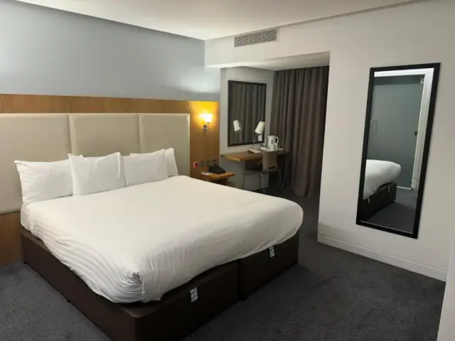 Standard King Room - Accessible