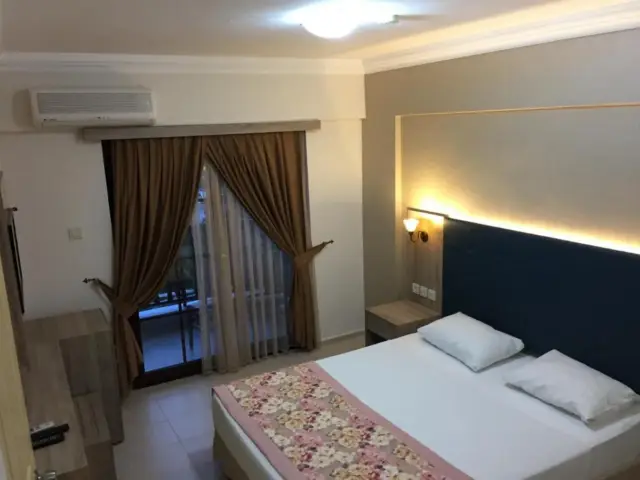 غرفة قياسية مزدوجة أو بسريرين منفصلين