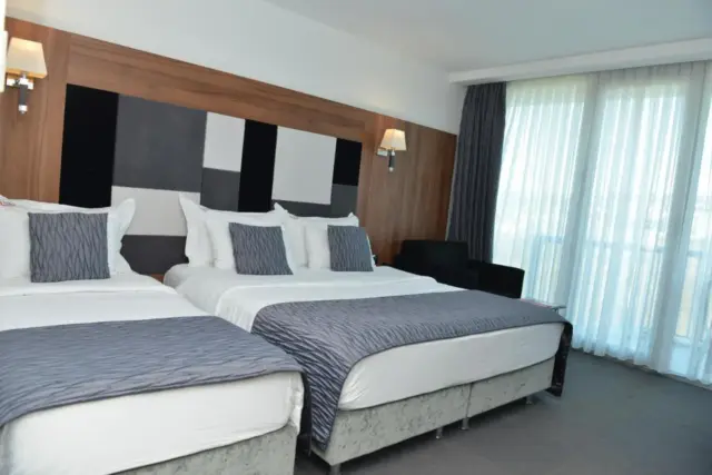 Deluxe Üç Kişilik Oda