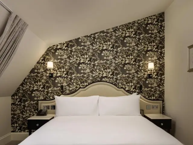 Queen Eaves Room