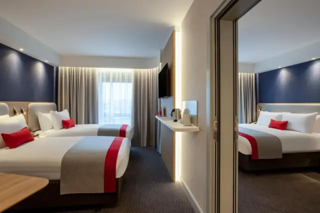 Standard Twin Room with Free Hot Breakfast