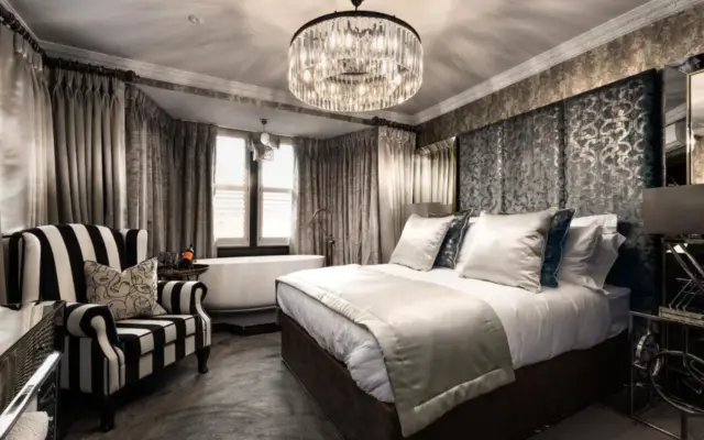 Deluxe Çift Kişilik Oda - Küvetli