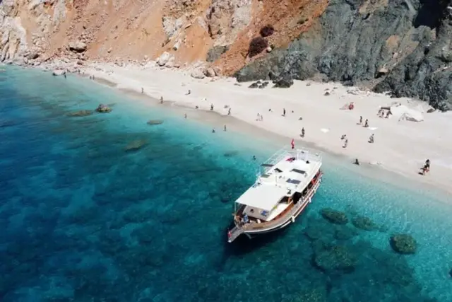 Öğle Yemekli Suluada Turu: Antalya veya Kemer Çıkışlı Ada Tekne Gezisi