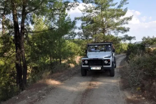 Kemer Jeep Safari: Toros Dağları, Şelalede Yüzme ve Nehir Kenarında Öğle Yemeği