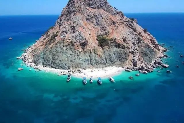 Antalya Suluada Tekne Turu: Türkiye’nin Maldivleri’nde Üç Yüzme Molası