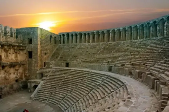 Aspendos ve Side Turu: Perge, Manavgat Şelalesi ve Tüm Girişler Dahil