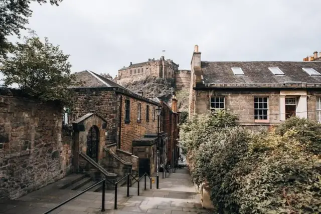 Old Town’s Highlights Walking Tour in Edinburgh