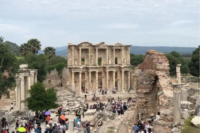 Kuşadası Limanı’ndan Özel İncil Efes Turu