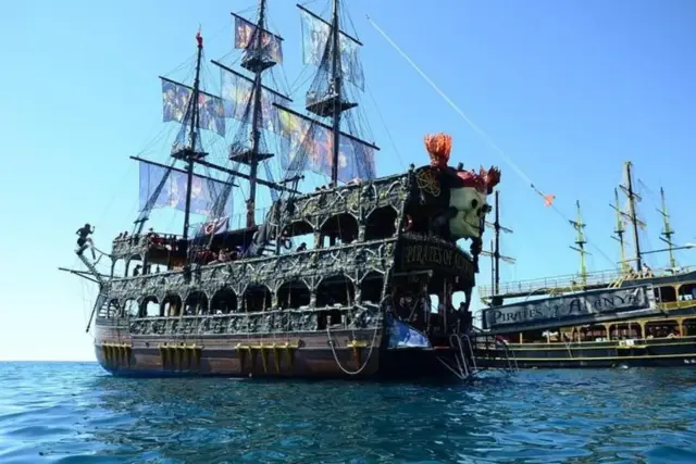 Alanya: Öğle Yemeği ve Alkolsüz İçeceklerle Korsan Tekne Turu