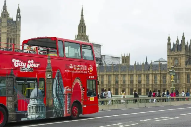Londra Hop-On Hop-Off Otobüs Turu: Üç Hat, Sesli Rehber ve Thames Gezisi