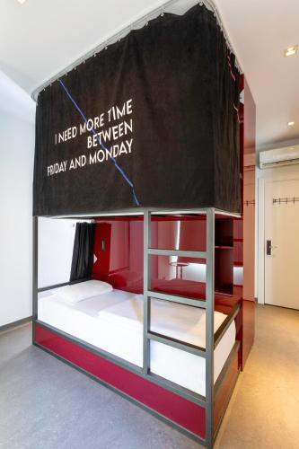 Bed in 6-Bed Mixed Dormitory Room with Private Bathroom