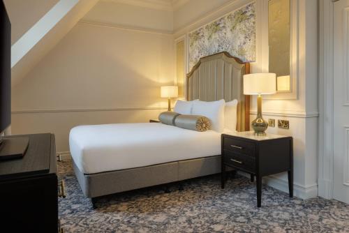 Junior Queen Suite with Castle View
