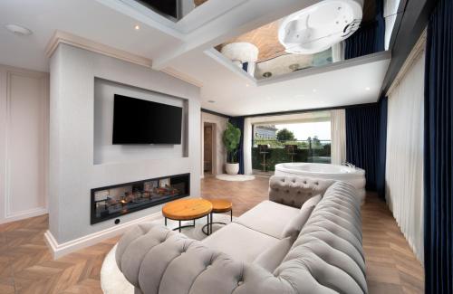 Terrace suites with Jakuzzi 