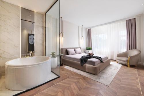 King Suite with Turkish Hammam and Bath Tub