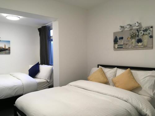 Twin Room with Private Bathroom