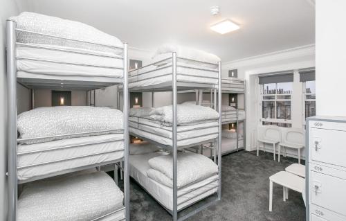 9-bed mixed dormitory with bunk beds