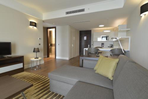 Residence King Room - Smoking