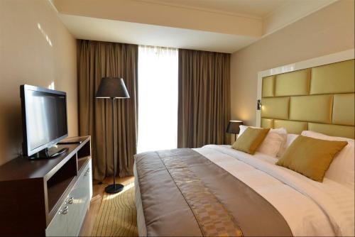 Deluxe Room with Kitchenette - Smoking
