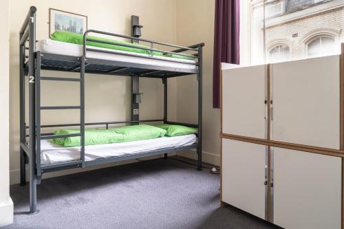 5 Bed Private Room Shared Bathroom