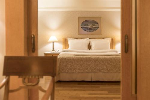 Suite with 1 Queen-Size Bed and Sofa Bed - Free Two Ways Airport Transfer